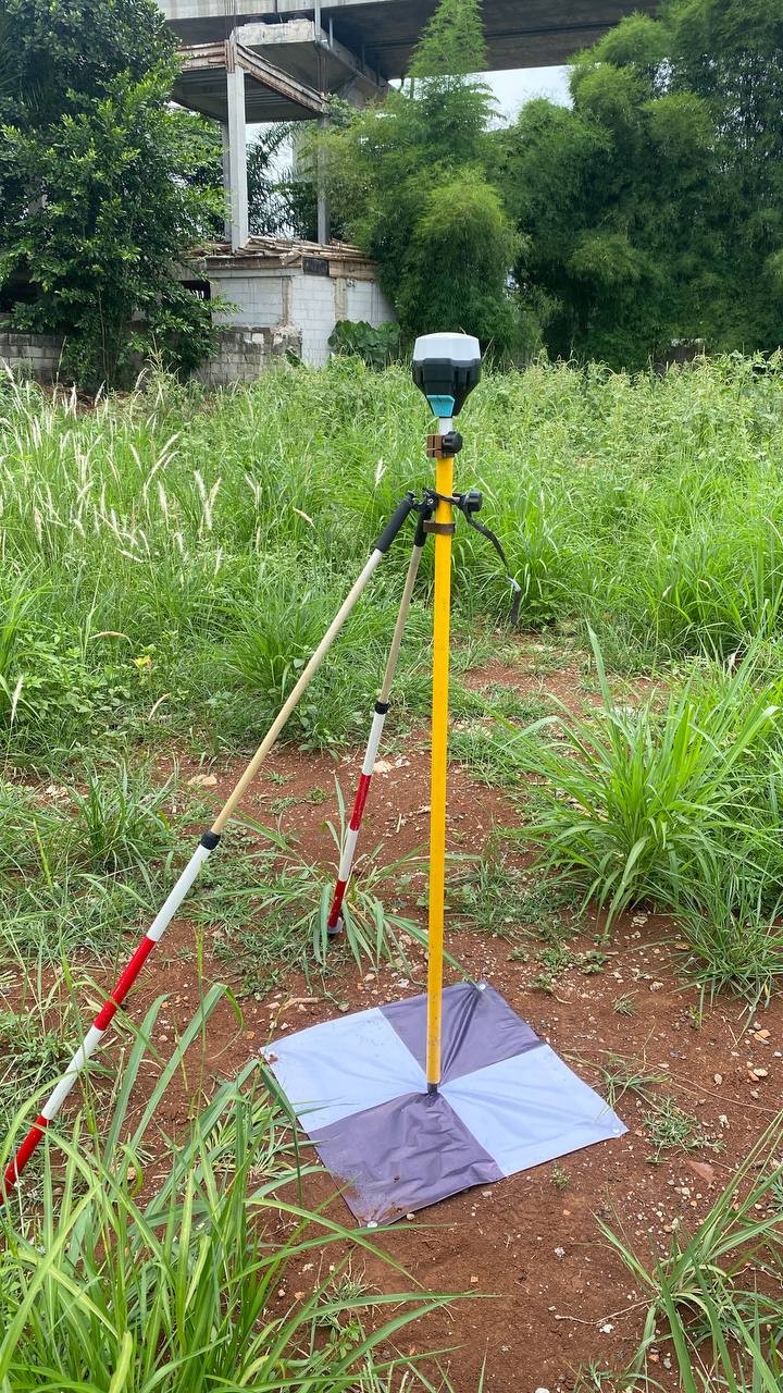 Pengukuran titik kontrol di lapangan dengan GNSS geodetik